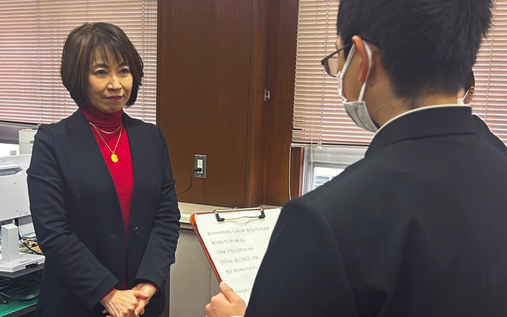 靴下の寄贈　学校の生徒さんへ