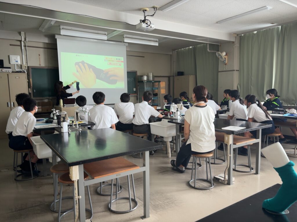7/2・4　名古屋市のキャリア教育「中学校へ出前授業」